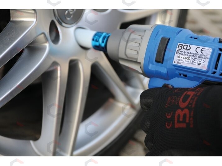 Akumuliatorinis smūginis veržliasūkis | 520 Nm | maks. 2000 rpm | 18 V (9919) 10 Akumuliatorinis smūginis veržliasūkis | 520 Nm | maks. 2000 rpm | 18 V (9919) 10
