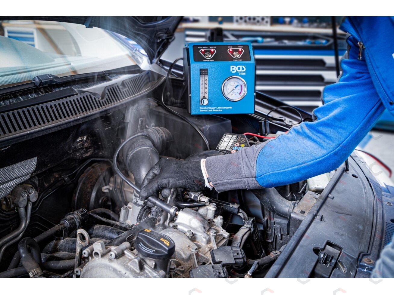 Automobilinių sistemų dūmų nuotėkio detektorius | 12 V | 15–20 l/min (74555B) 1 Automobilinių sistemų dūmų nuotėkio detektorius | 12 V | 15–20 l/min (74555B) 1