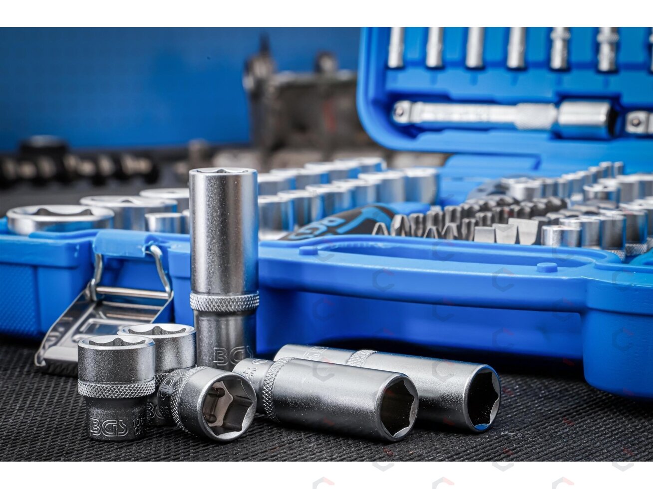 Galvučių ir antgalių rinkinys Pro Torque | 6,3 mm (1/4") / 10 mm (3/8") / 12,5 mm (1/2") | 192 vnt. (2243) 2 Galvučių ir antgalių rinkinys Pro Torque | 6,3 mm (1/4") / 10 mm (3/8") / 12,5 mm (1/2") | 192 vnt. (2243) 2