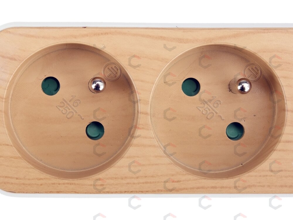 Maitinimo laidas/ilgintuvas su įžeminimu (medžio imitacija) | 5 lizdai + USB | 1,0 mm2 | 1.4 m (72344) 3 Maitinimo laidas/ilgintuvas su įžeminimu (medžio imitacija) | 5 lizdai + USB | 1,0 mm2 | 1.4 m (72344) 3