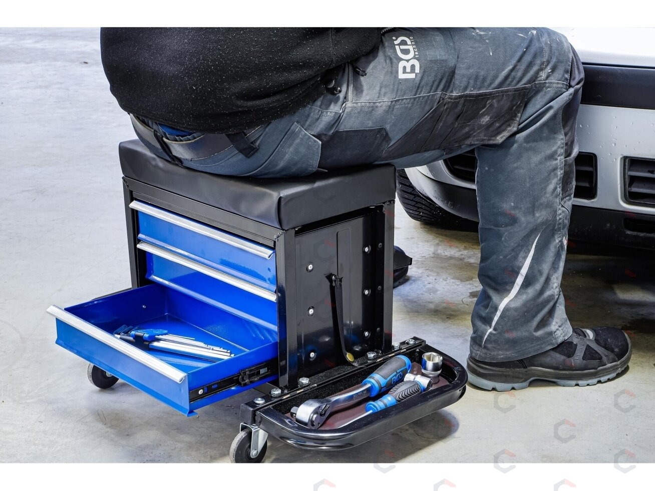 Mechaniko kėdutė – mobili su 3 stalčiais – 150 kg (2859) 1 Mechaniko kėdutė – mobili su 3 stalčiais – 150 kg (2859) 1