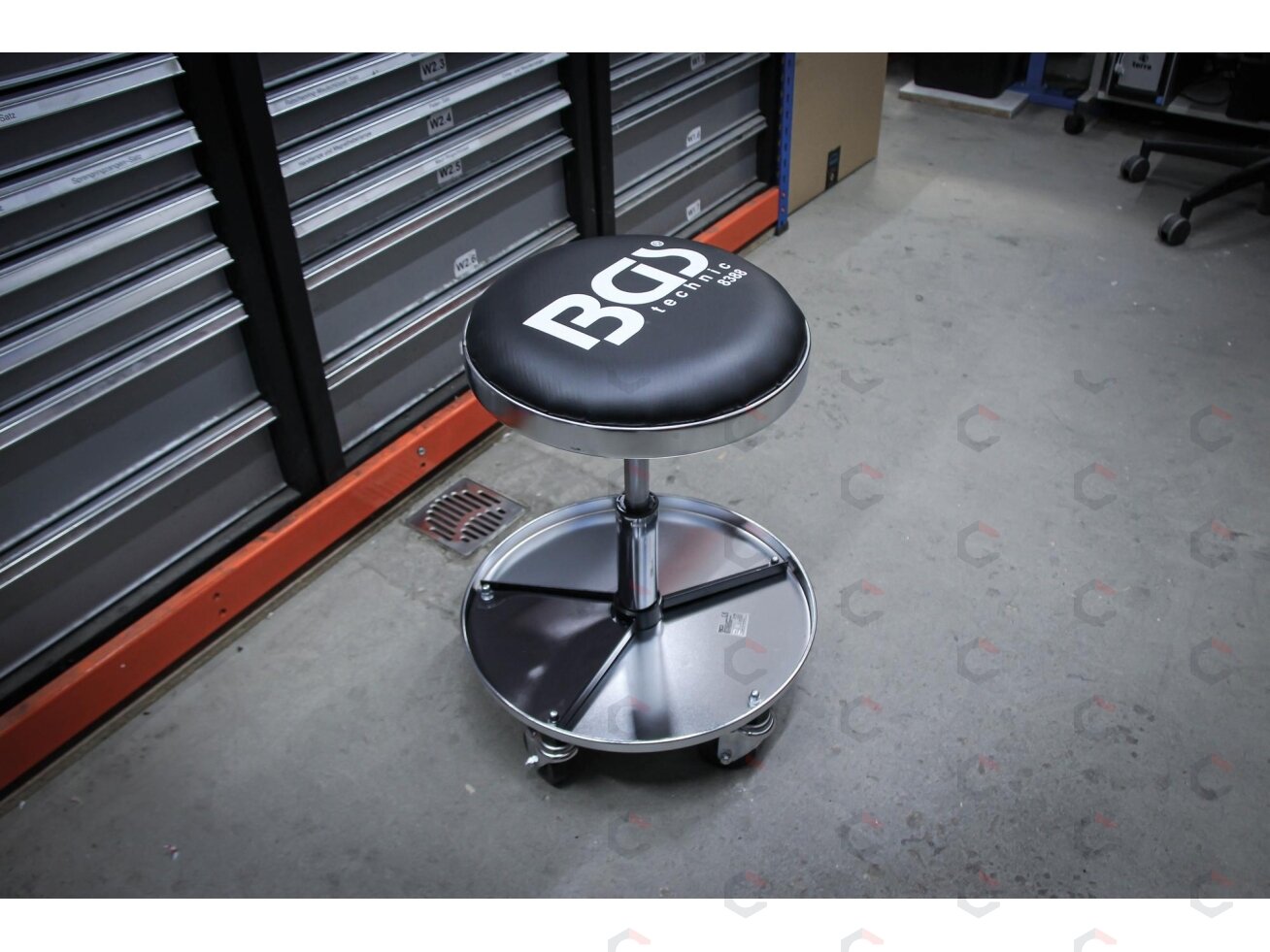 Mechaninė / pneumatinė kėdutė su 5 ratukais | Ø 360 mm (8388) 1 Mechaninė / pneumatinė kėdutė su 5 ratukais | Ø 360 mm (8388) 1