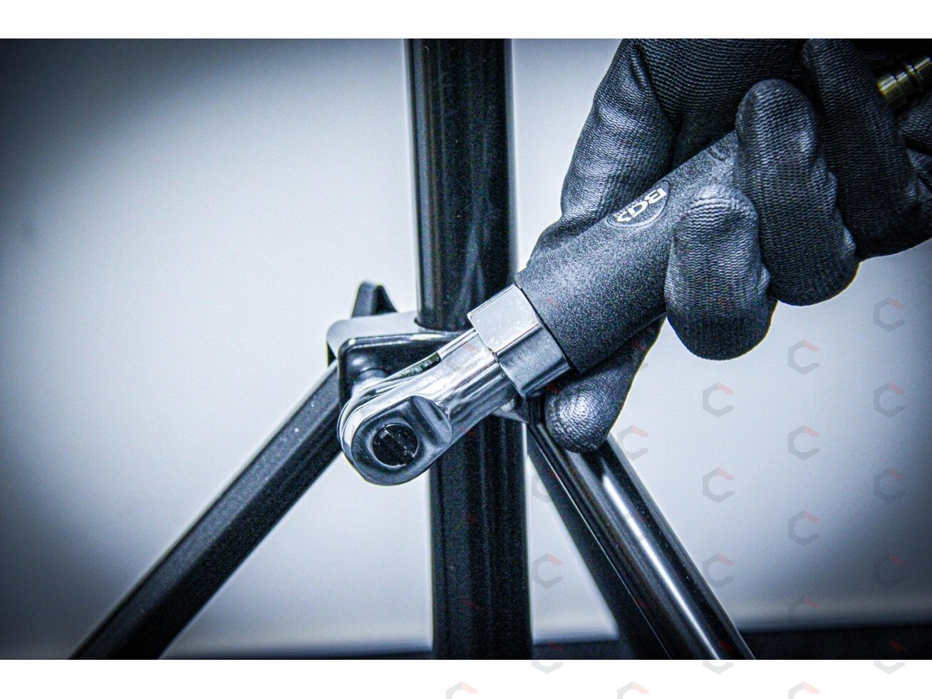 Pneumatinė rankena galvutėms | 10 mm (3/8") | 34 Nm (3239) 2 Pneumatinė rankena galvutėms | 10 mm (3/8") | 34 Nm (3239) 2