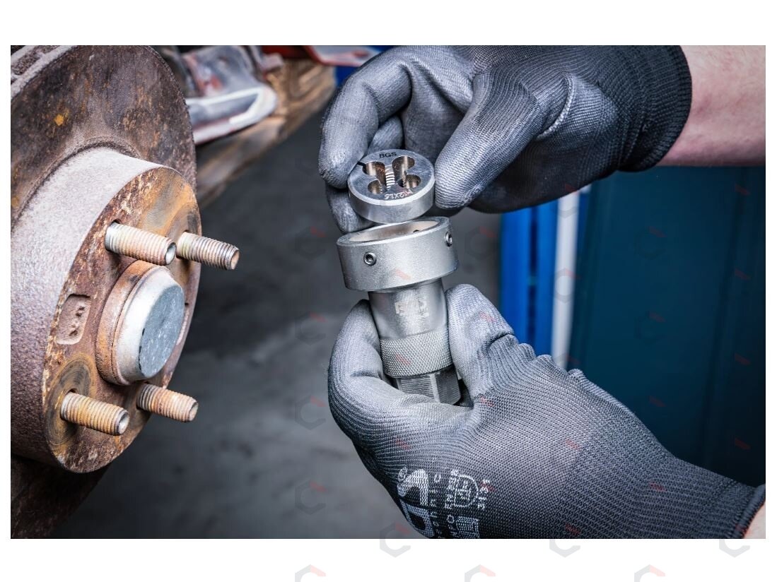 Sriegpjovių laikiklių rinkinys | M3–M24 | 3/8" ir 1/2" | 4 vnt. (74683) 3 Sriegpjovių laikiklių rinkinys | M3–M24 | 3/8" ir 1/2" | 4 vnt. (74683) 3