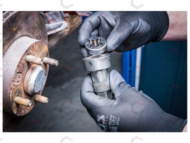 Sriegpjovių laikiklių rinkinys | M3–M24 | 3/8" ir 1/2" | 4 vnt. (74683) 3 Sriegpjovių laikiklių rinkinys | M3–M24 | 3/8" ir 1/2" | 4 vnt. (74683) 3