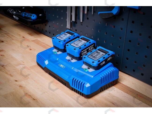 Daugializdė akumuliatorių įkrovimo stotelė | 18 V | 3 × 2,5 A | BGS (7385) 2 Daugializdė akumuliatorių įkrovimo stotelė | 18 V | 3 × 2,5 A | BGS (7385) 2